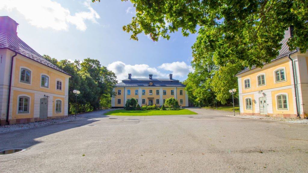 Åkeshofs Slott Borggården